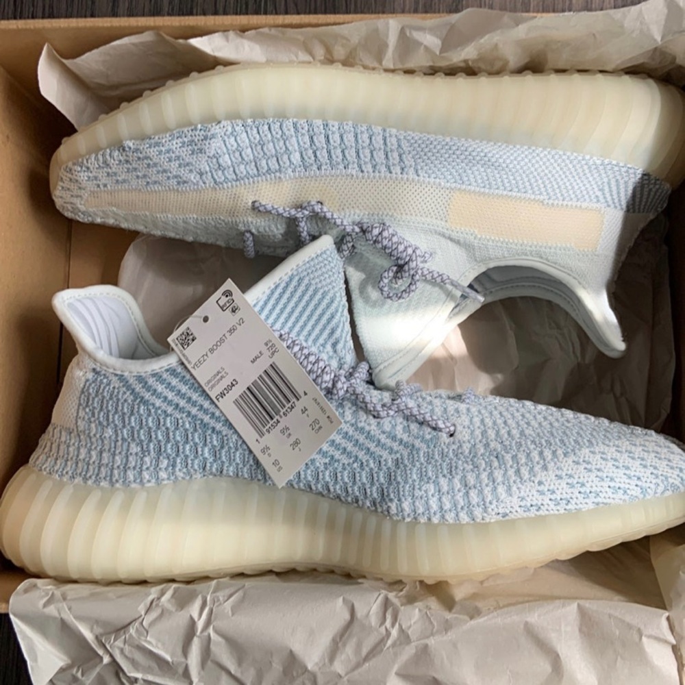⛔️SOLD⛔️      Yeezy Adidas Boost 350 V2 in Cloud White FW3043